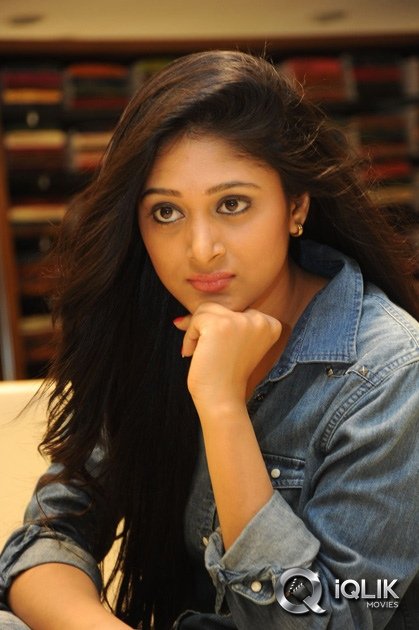 Sushma-Raj-On-The-Sets-Of-Maaya-Movie